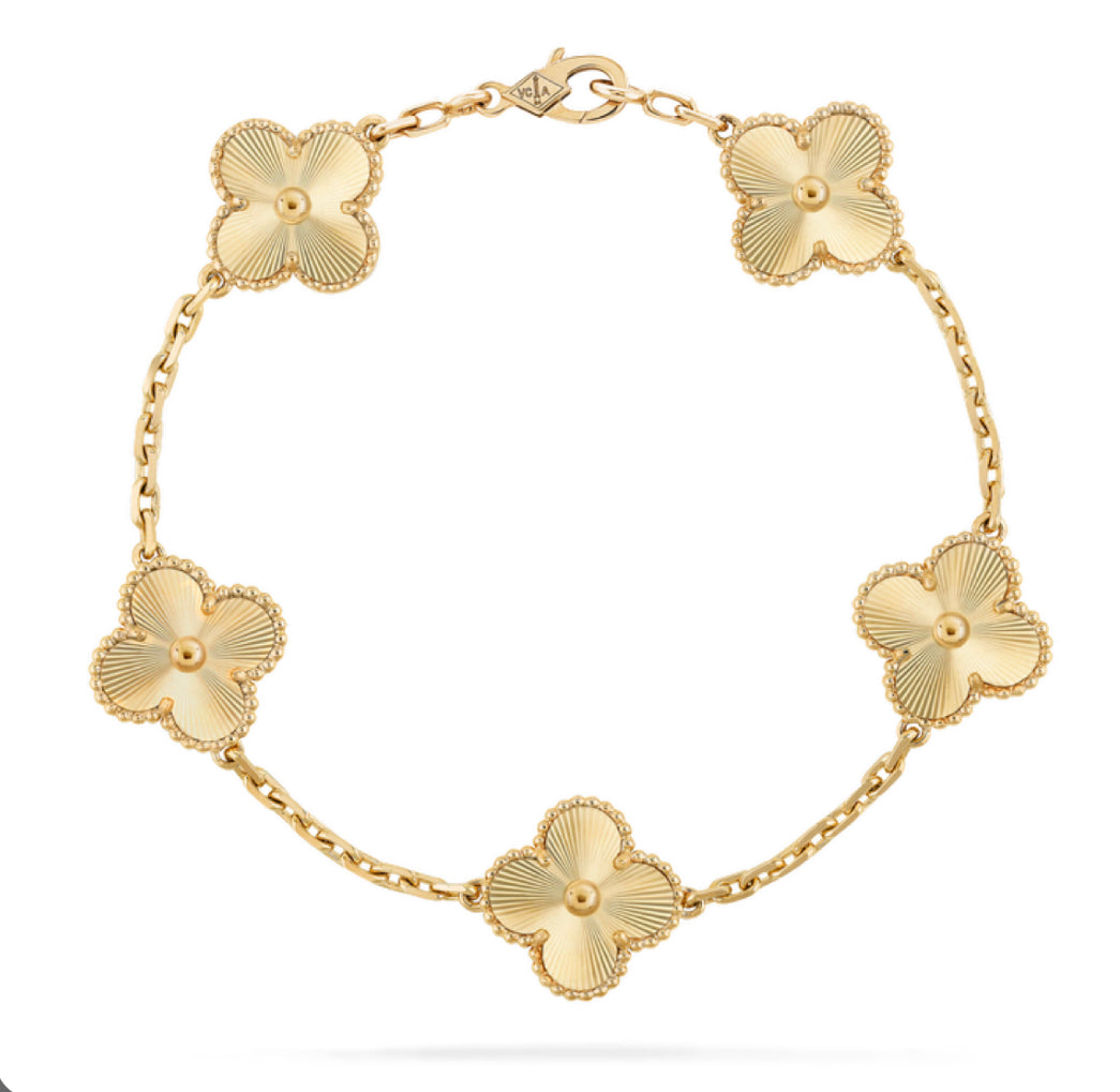 Amira's clover bracelet